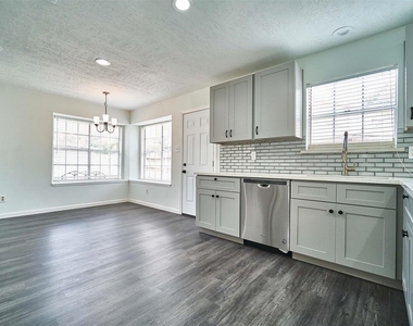 11011 Landsbury Court - Photo Thumbnail 13