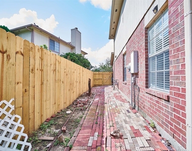 11011 Landsbury Court - Photo Thumbnail 31