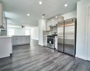 11011 Landsbury Court - Photo Thumbnail 15