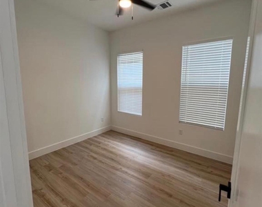 4101 Stassen Street - Photo Thumbnail 2