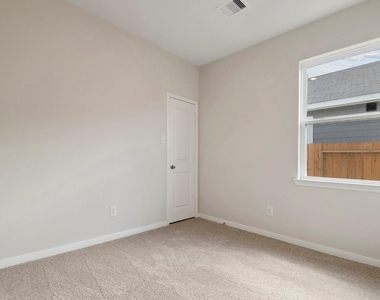 15858 Berry Hill Drive - Photo Thumbnail 13