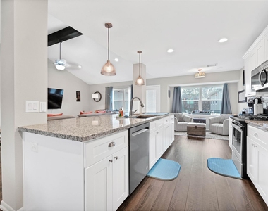 143 Bluebonnet Street - Photo Thumbnail 7