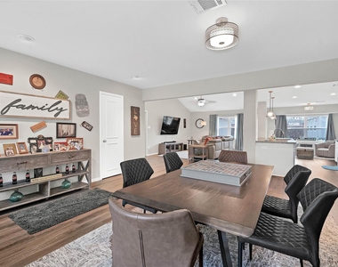 143 Bluebonnet Street - Photo Thumbnail 6