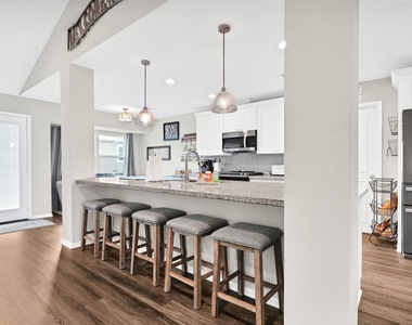 143 Bluebonnet Street - Photo Thumbnail 13