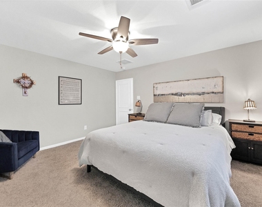143 Bluebonnet Street - Photo Thumbnail 19
