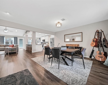 143 Bluebonnet Street - Photo Thumbnail 3