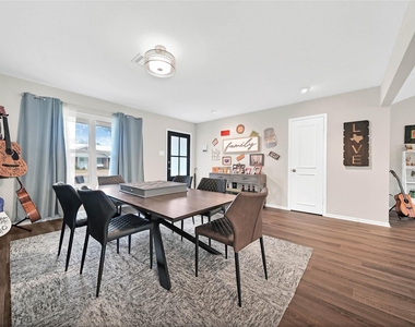 143 Bluebonnet Street - Photo Thumbnail 5