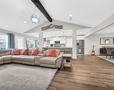 143 Bluebonnet Street - Photo Thumbnail 17