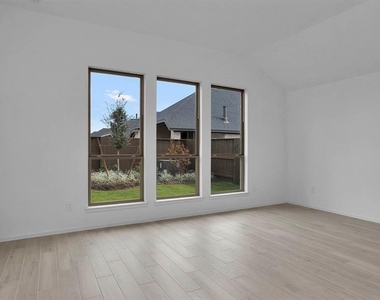 2910 Starling Drive - Photo Thumbnail 7