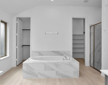 2910 Starling Drive - Photo Thumbnail 8