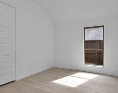 2910 Starling Drive - Photo Thumbnail 12