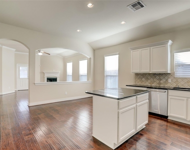 606 Sabinal Street - Photo Thumbnail 9