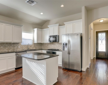 606 Sabinal Street - Photo Thumbnail 6