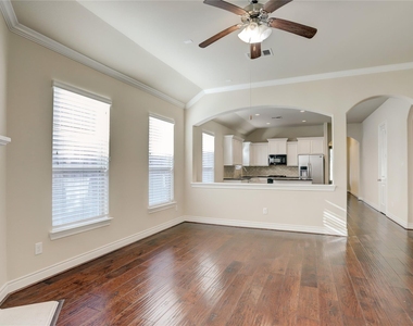 606 Sabinal Street - Photo Thumbnail 10