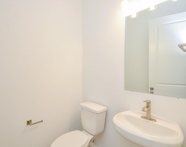 3811 Hermitage Drive - Photo Thumbnail 10