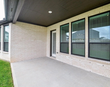 3811 Hermitage Drive - Photo Thumbnail 3