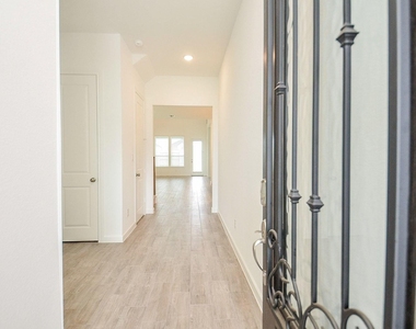 3811 Hermitage Drive - Photo Thumbnail 11