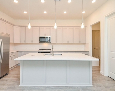 3811 Hermitage Drive - Photo Thumbnail 16