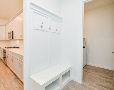 3811 Hermitage Drive - Photo Thumbnail 18