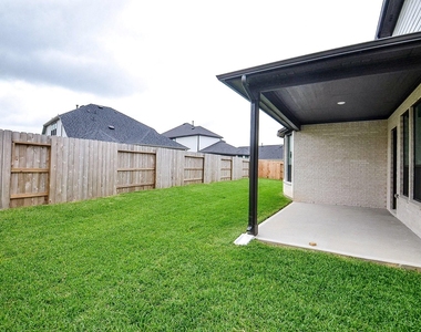 3811 Hermitage Drive - Photo Thumbnail 4