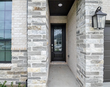 3811 Hermitage Drive - Photo Thumbnail 2