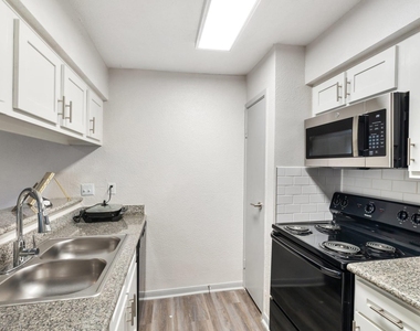 10101 Forum Park Drive - Photo Thumbnail 20