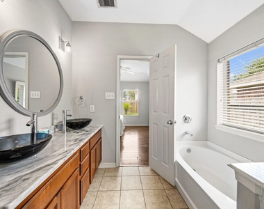 3414 Oaklawn Place Drive - Photo Thumbnail 17