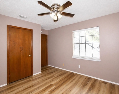 3515 Woodmere Lane - Photo Thumbnail 12