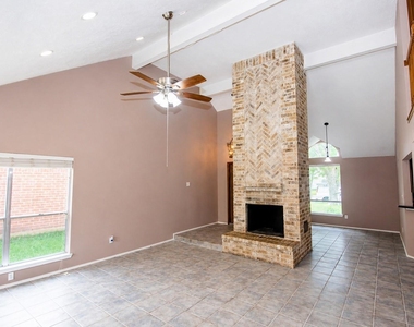 3515 Woodmere Lane - Photo Thumbnail 7