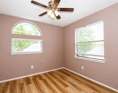 3515 Woodmere Lane - Photo Thumbnail 13