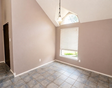 3515 Woodmere Lane - Photo Thumbnail 4