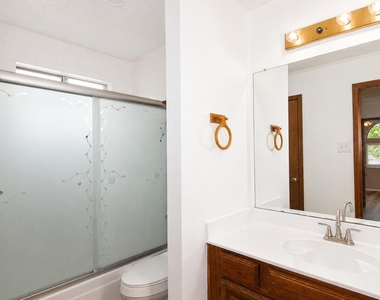 3515 Woodmere Lane - Photo Thumbnail 14