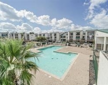 2822 S Bartell Drive - Photo Thumbnail 11