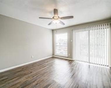 2822 S Bartell Drive - Photo Thumbnail 5