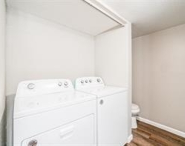 2822 S Bartell Drive - Photo Thumbnail 9