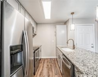 2822 S Bartell Drive - Photo Thumbnail 1