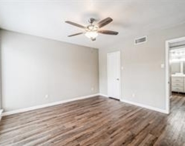 2822 S Bartell Drive - Photo Thumbnail 7