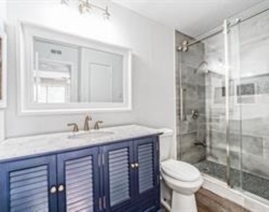 2822 S Bartell Drive - Photo Thumbnail 6