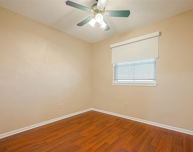 3231 E Heatherock Circle - Photo Thumbnail 19