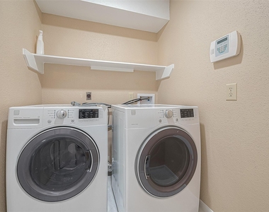 3231 E Heatherock Circle - Photo Thumbnail 18