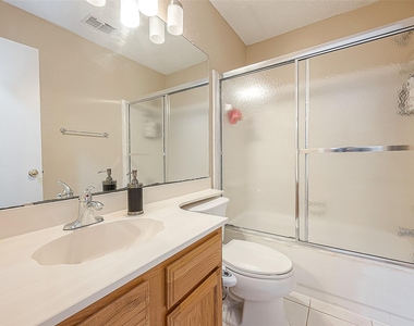 3231 E Heatherock Circle - Photo Thumbnail 21