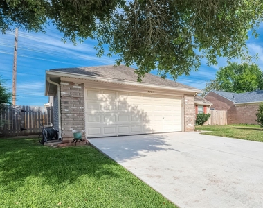 3231 E Heatherock Circle - Photo Thumbnail 1