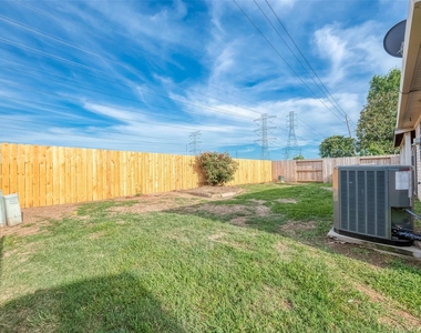 3231 E Heatherock Circle - Photo Thumbnail 31