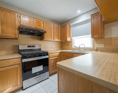 3231 E Heatherock Circle - Photo Thumbnail 17