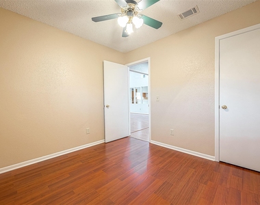 3231 E Heatherock Circle - Photo Thumbnail 20