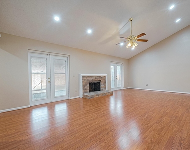 3231 E Heatherock Circle - Photo Thumbnail 6