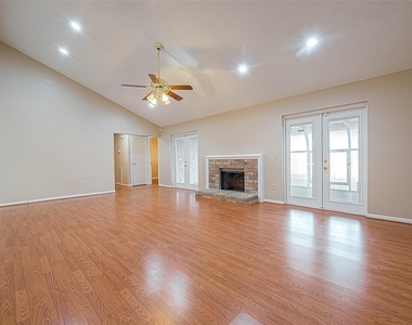 3231 E Heatherock Circle - Photo Thumbnail 8
