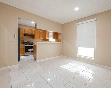 3231 E Heatherock Circle - Photo Thumbnail 12
