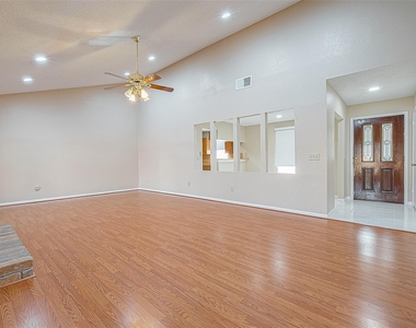 3231 E Heatherock Circle - Photo Thumbnail 7