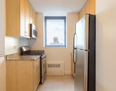 West 48th Street - Photo Thumbnail 2